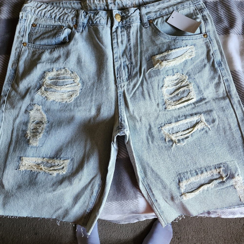 Shorts - Picture 2 of 6